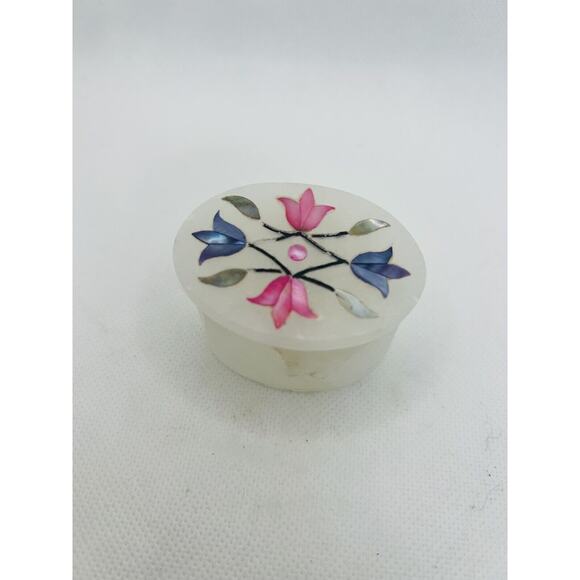 Vintage White Soapstone Mother-of-Pearl Inlay Floral Trinket Box Oval 2” - Picture 5 of 5